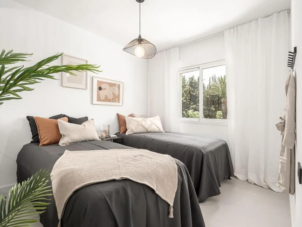 Vogue styled flat in the heart of Nueva Andalucía Apartamento Marbella Espanha