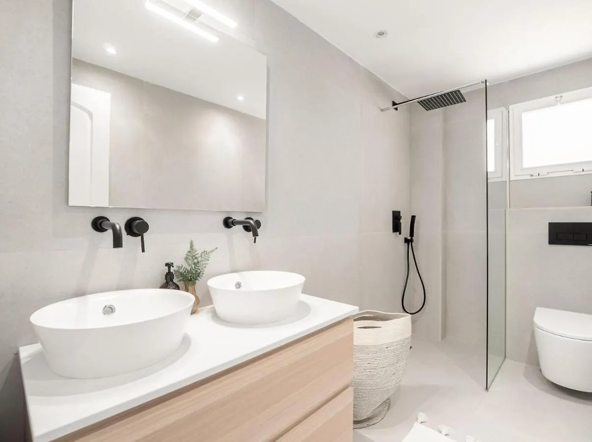 Vogue styled flat in the heart of Nueva Andalucía Apartamento Marbella