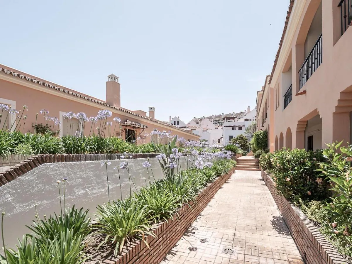 Vogue styled flat in the heart of Nueva Andalucía Apartamento Marbella