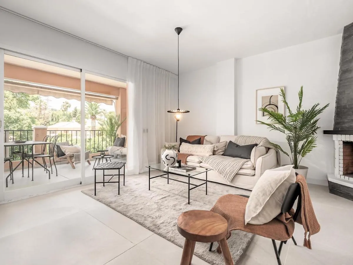 Vogue styled flat in the heart of Nueva Andalucía Apartamento Marbella