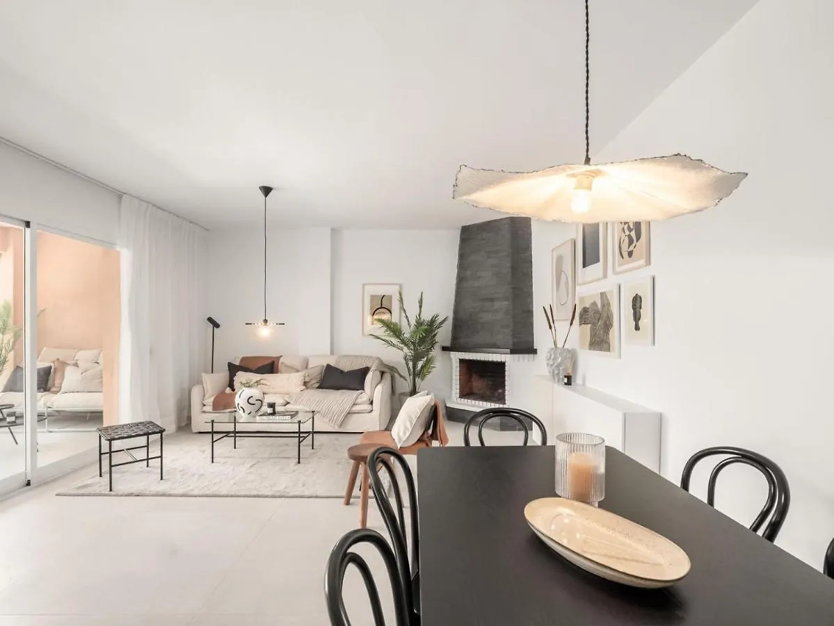 דירות מארבלה Vogue Styled Flat In The Heart Of Nueva Andalucia